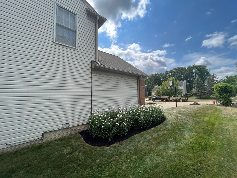 Gallery photos for Mulch, Edging, Weeding, and Pruning 7/18/2024: Image #4