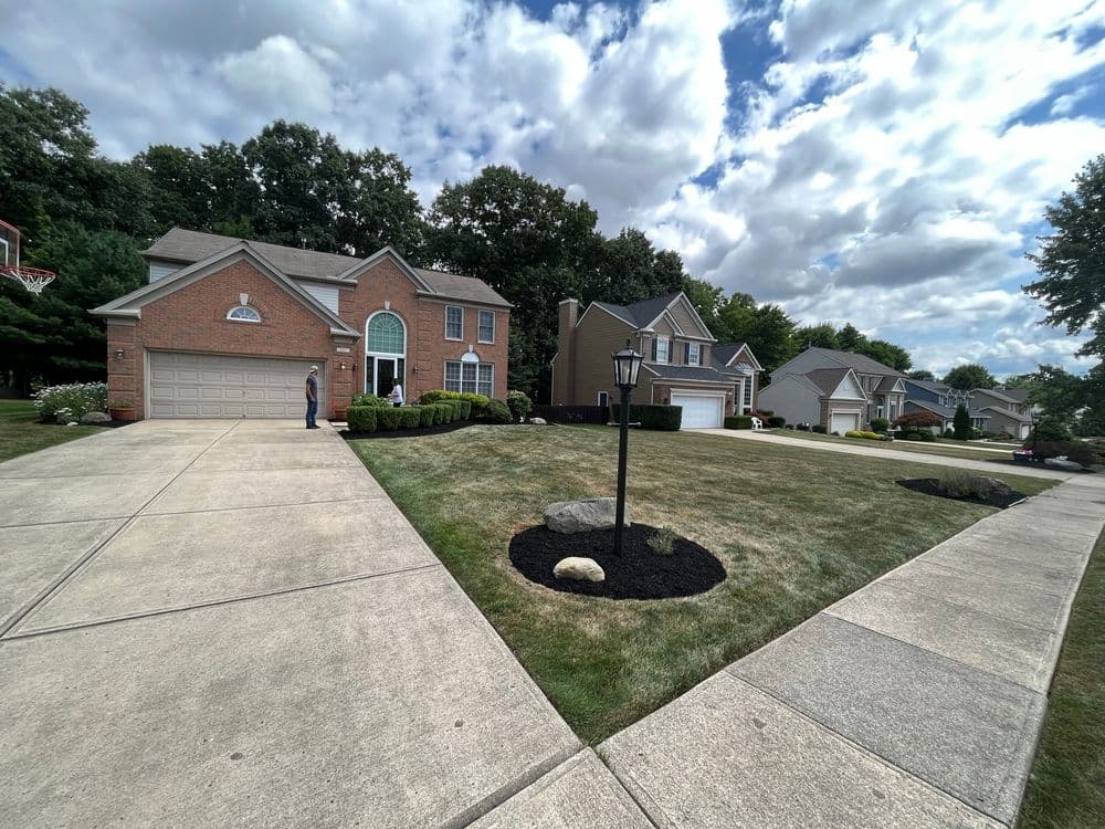 Gallery photos for Mulch, Edging, Weeding, and Pruning 7/18/2024: Image #5